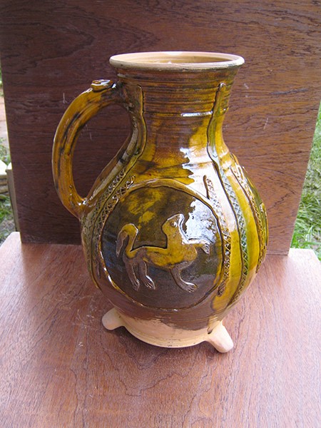 http://poteriedesgrandsbois.com/files/gimgs/th-31_PCH033-05-poterie-médiéval-des grands bois-pichets-pichet.jpg
